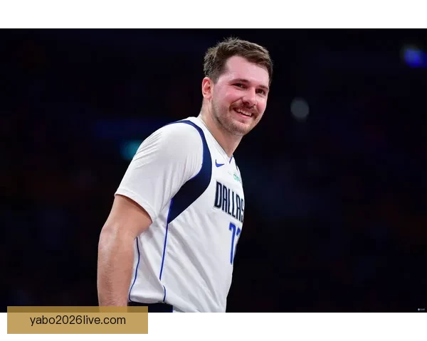 东契奇强势突破突发腿筋伤情离场治疗球队前景引关注