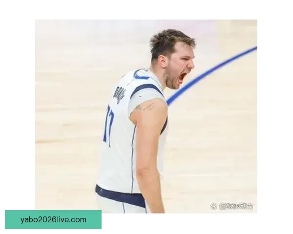 东契奇强势突破突发腿筋伤情离场治疗球队前景引关注