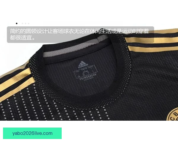 拜仁新赛季主场球衣亮相红白经典配黑色条纹战巴黎首秀